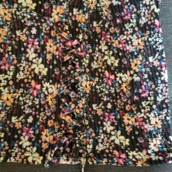 Justice (teen) floral top- size large. - Picture 2 of 7